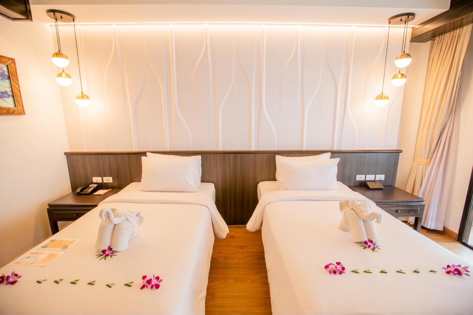 Deluxe Double or Twin Room Pool View
