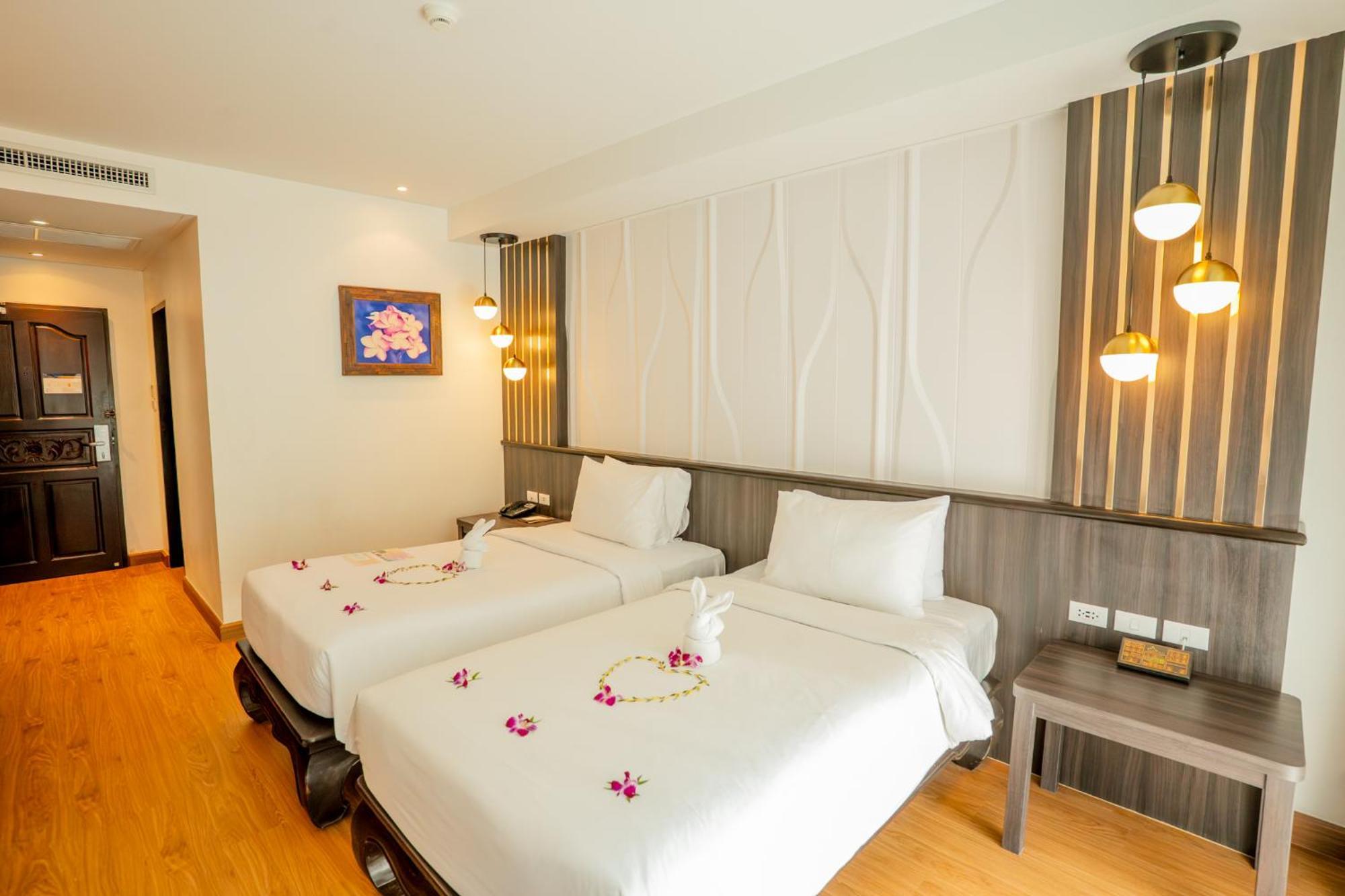 Grand Deluxe Double or Twin Room Pool Access
