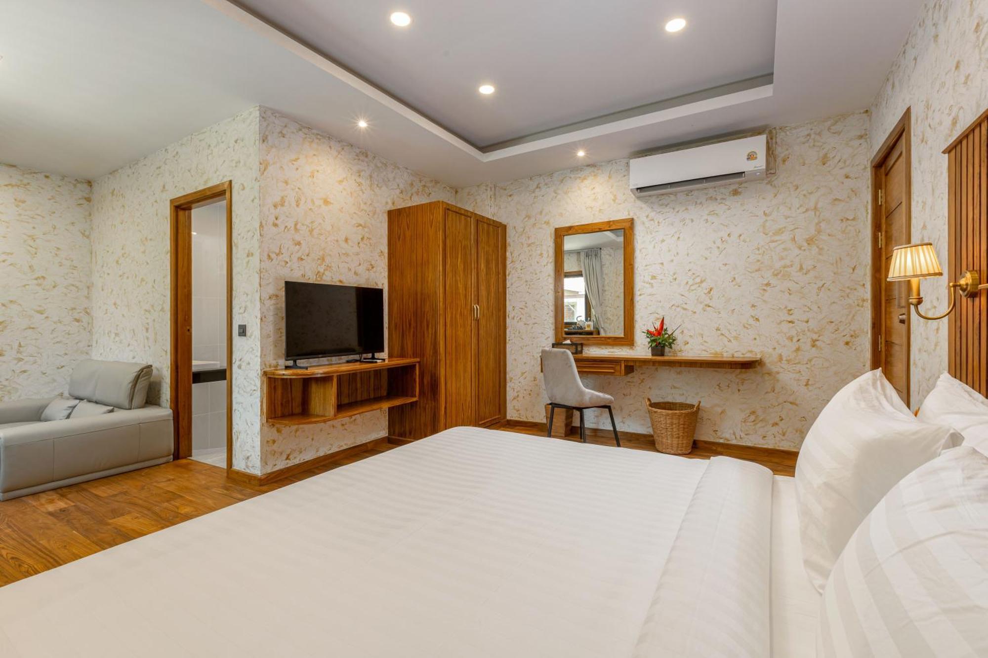 Two Bedroom Villa (Free 2-Way Airport Transfer 7AM- 7PM)