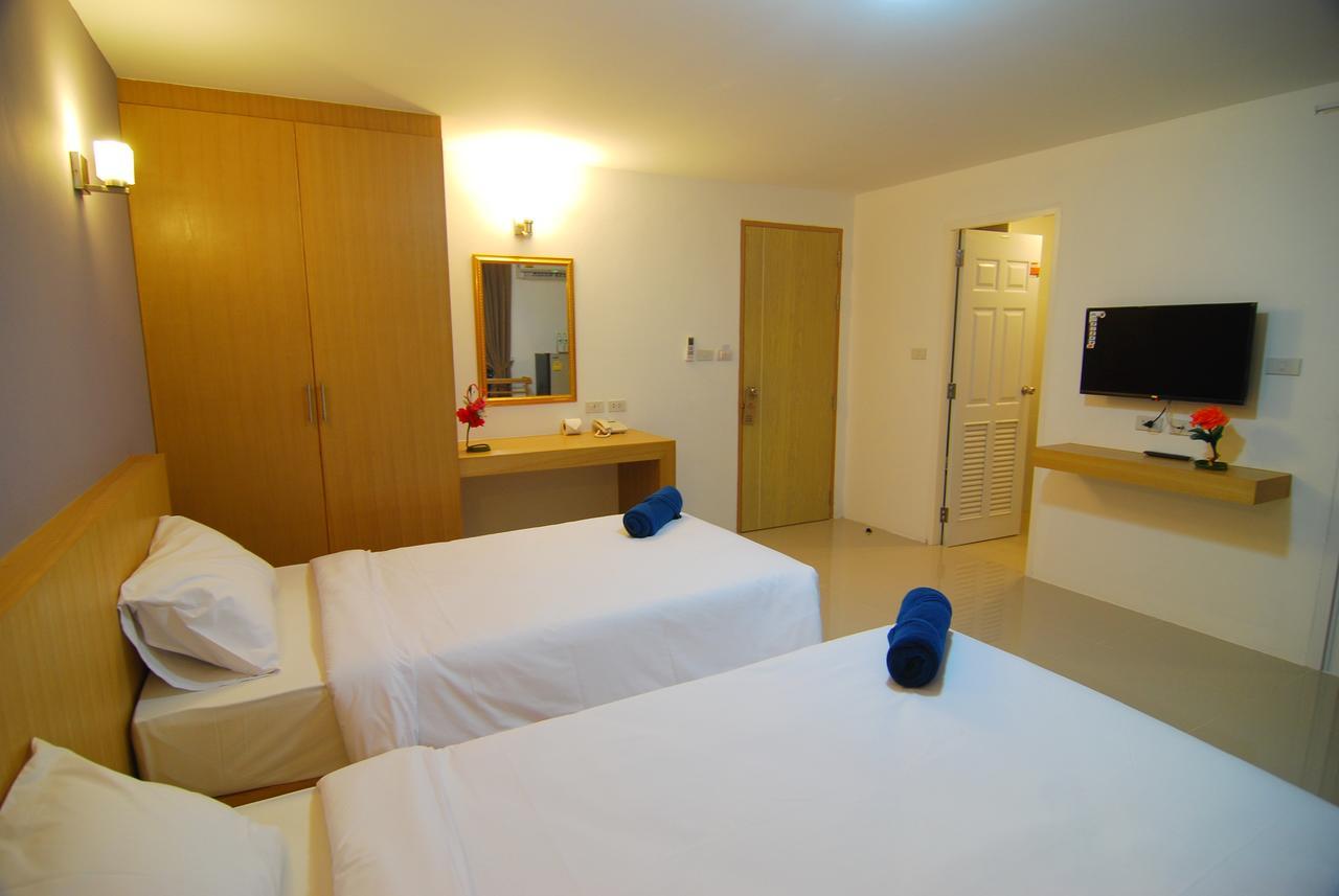 Zweibettzimmer mit Balkon