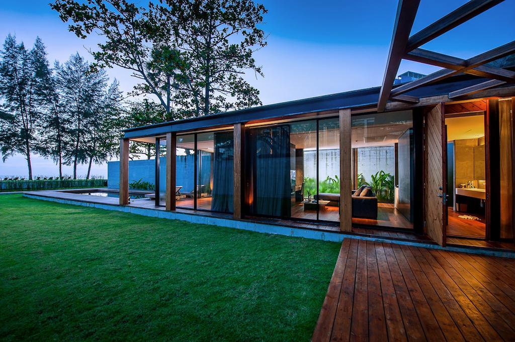 One Bedroom Beachfront Pool Villa