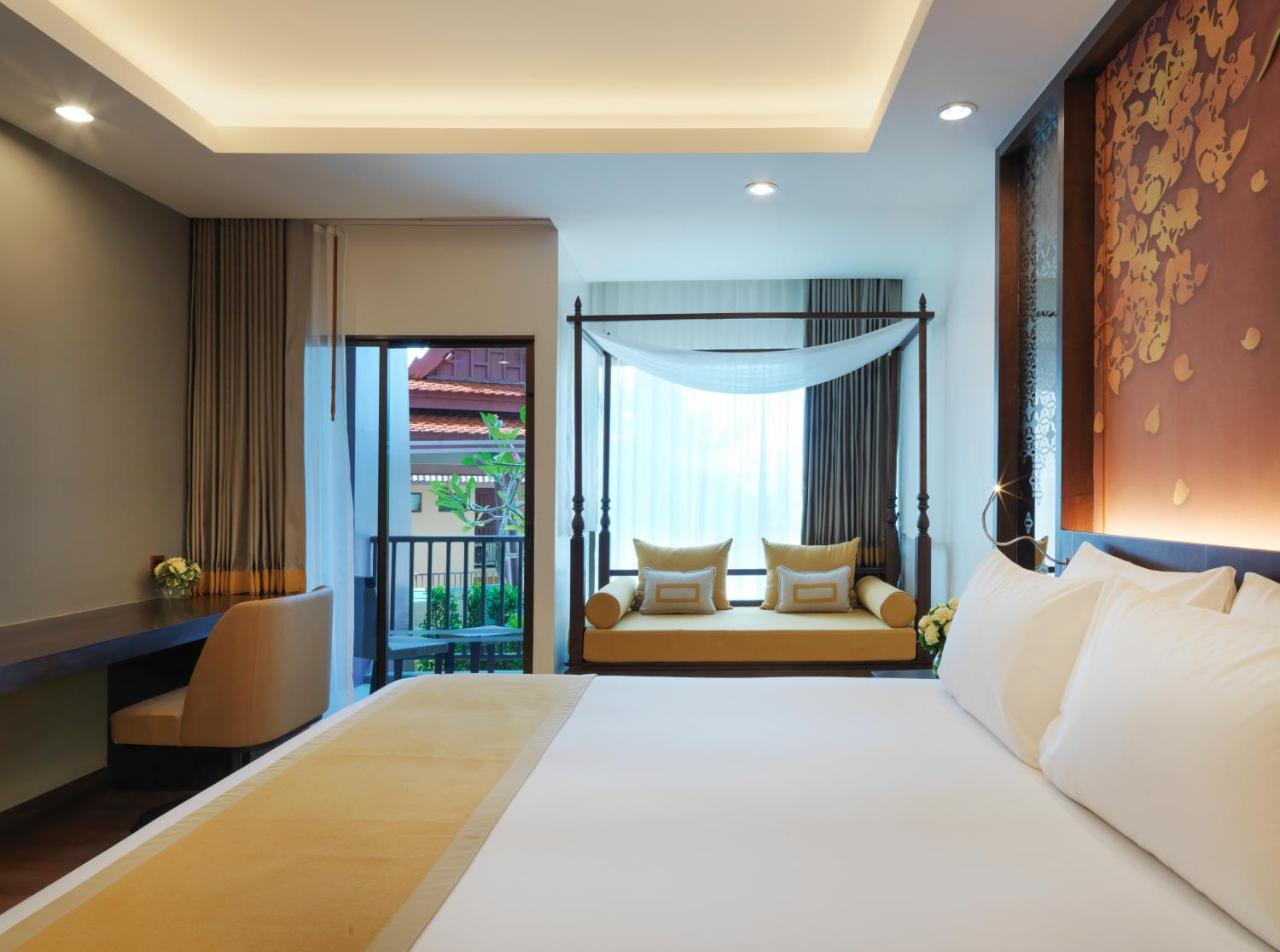 Signature Club Room