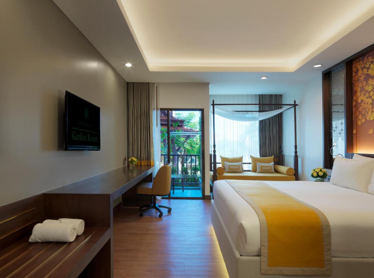 Signature Club Room