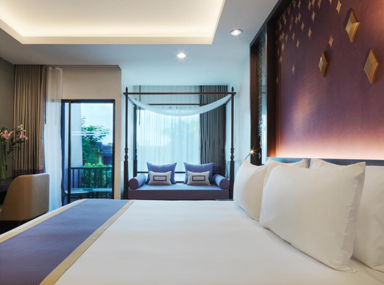 Signature Club Room