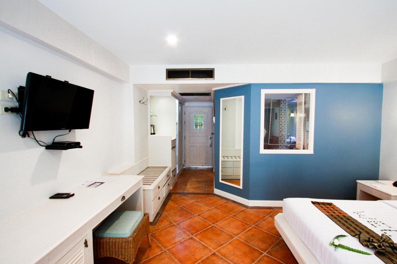 Deluxe Double or Twin Room Pool Access