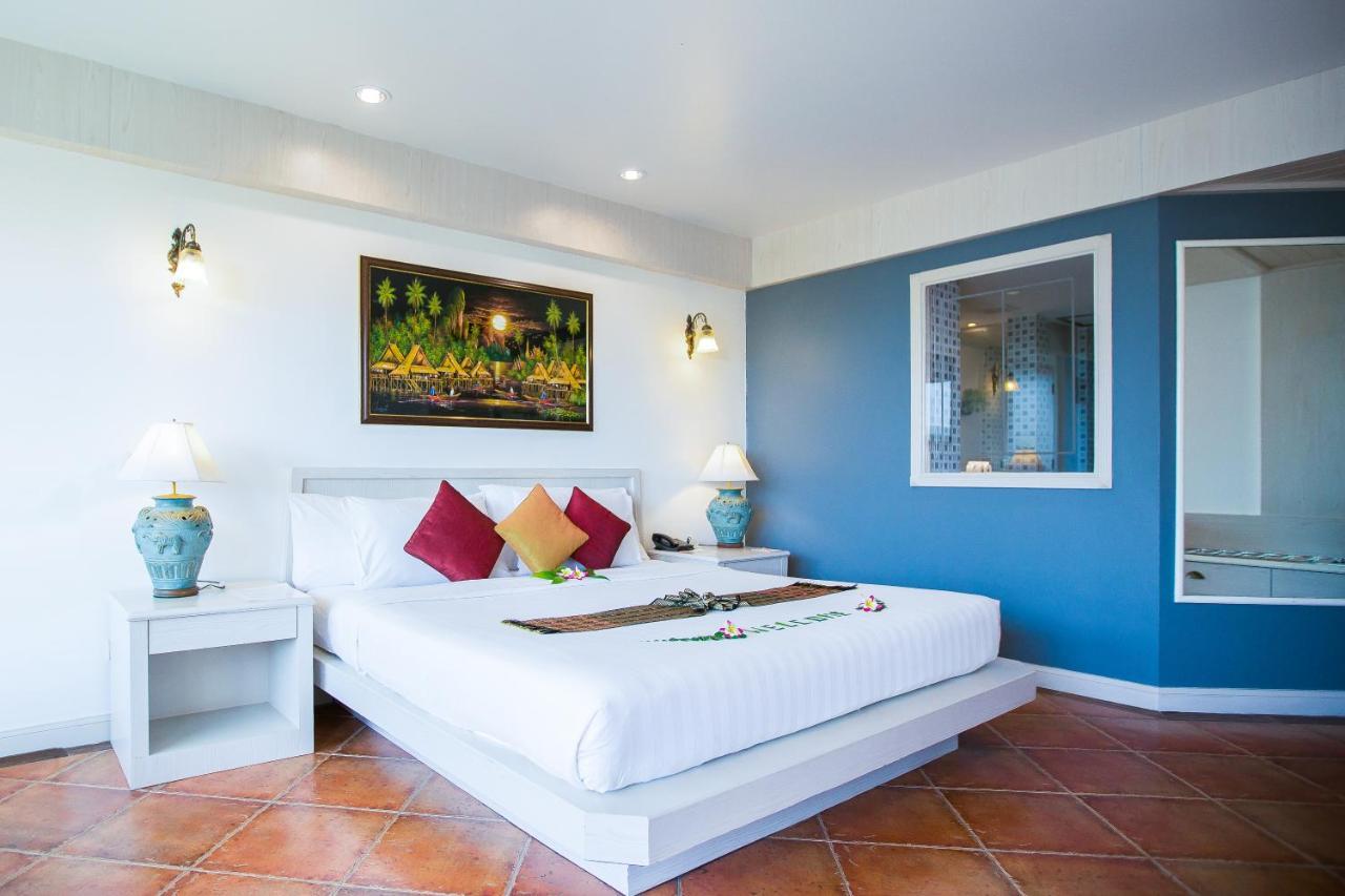 Deluxe Double or Twin Room Pool Access