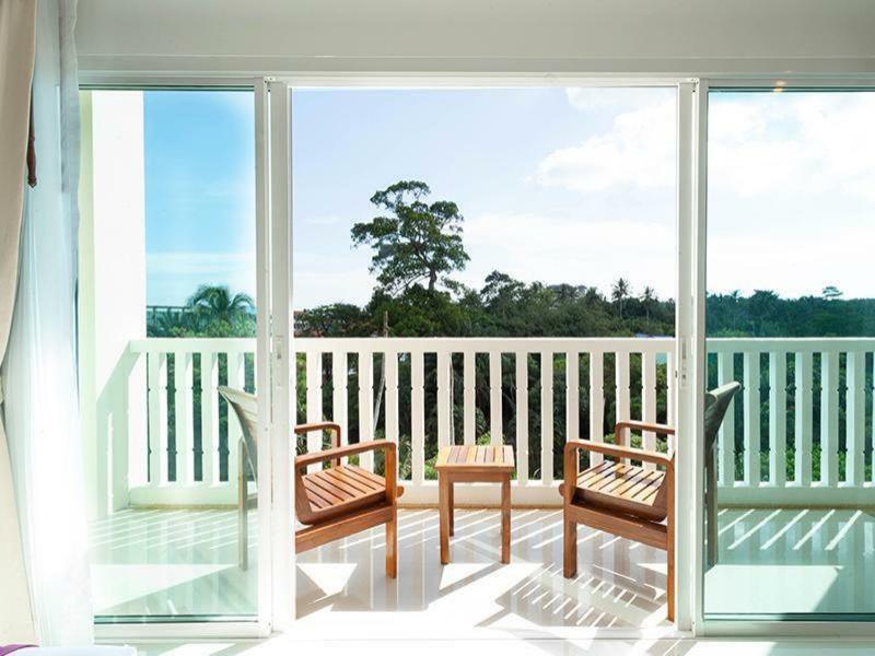 Family Room with Balcony,1013829565:JPEG