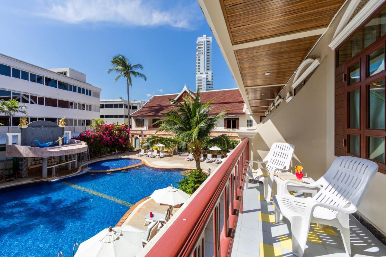 Quarto Deluxe com Vista da Piscina