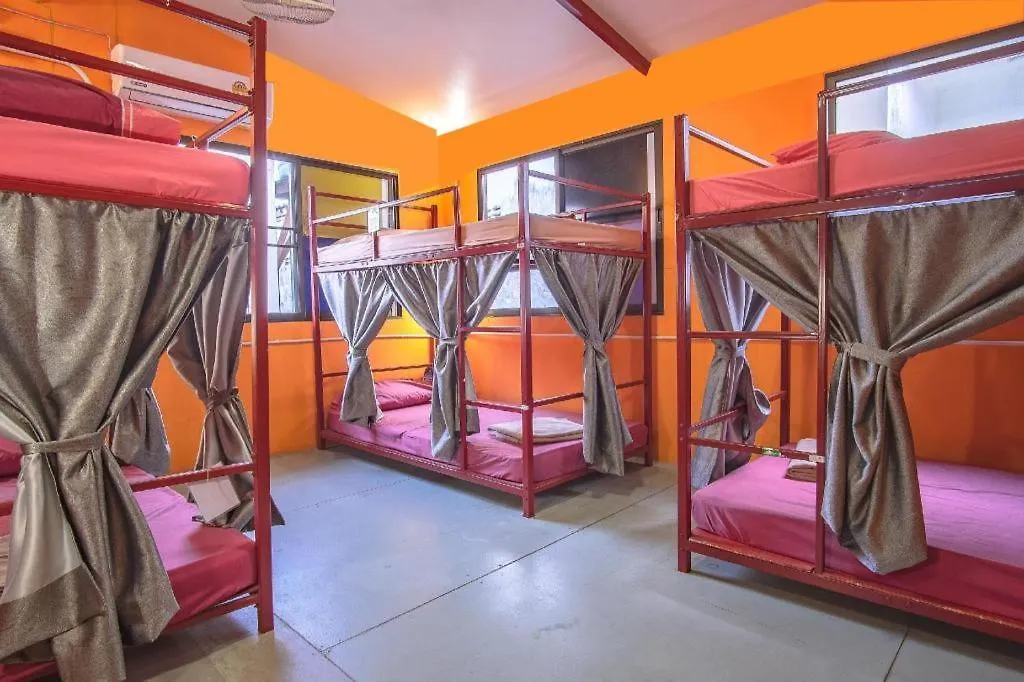 Oyo 586 I Hostel-1