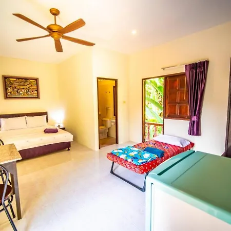 Baan Muchshima Hostel Phuket-3