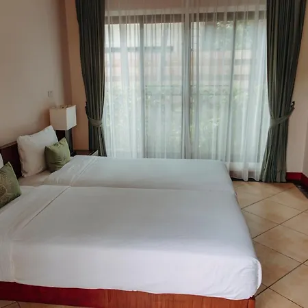Lovely 2-Bedroom Villa With Pool 2 Mins From Beach-3