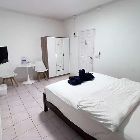 Elephant Sports Bar And Accommodation-3