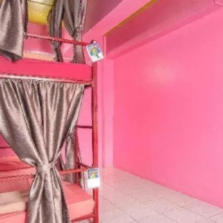 Oyo 586 I Hostel-3