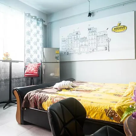 Beehive Phuket Old Town Hostel-2