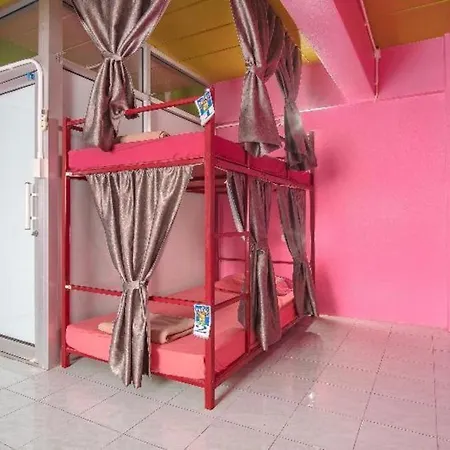 Oyo 586 I Hostel-2