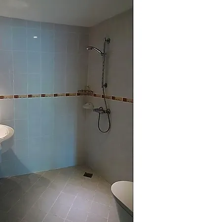 Welcome Inn Hotel @ Karon Beach. Single Room From Only 500 Baht-3