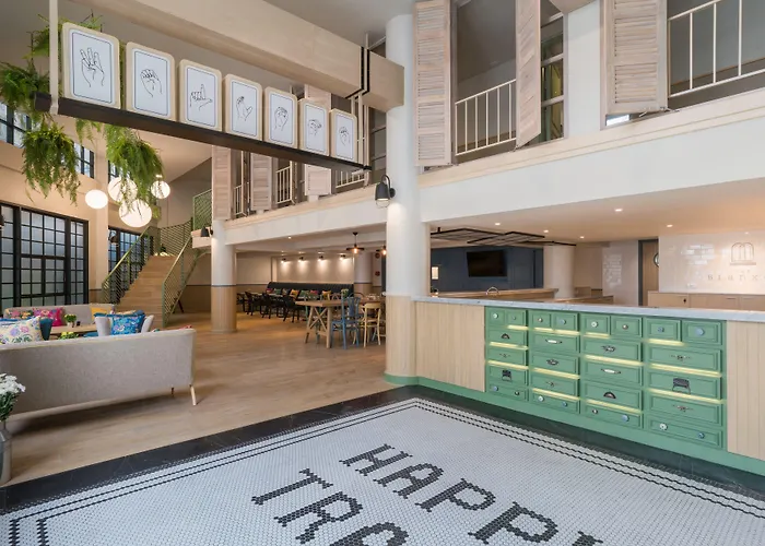 The Blanket Hotel Phuket Old Town - um hotel de 4 estrelas